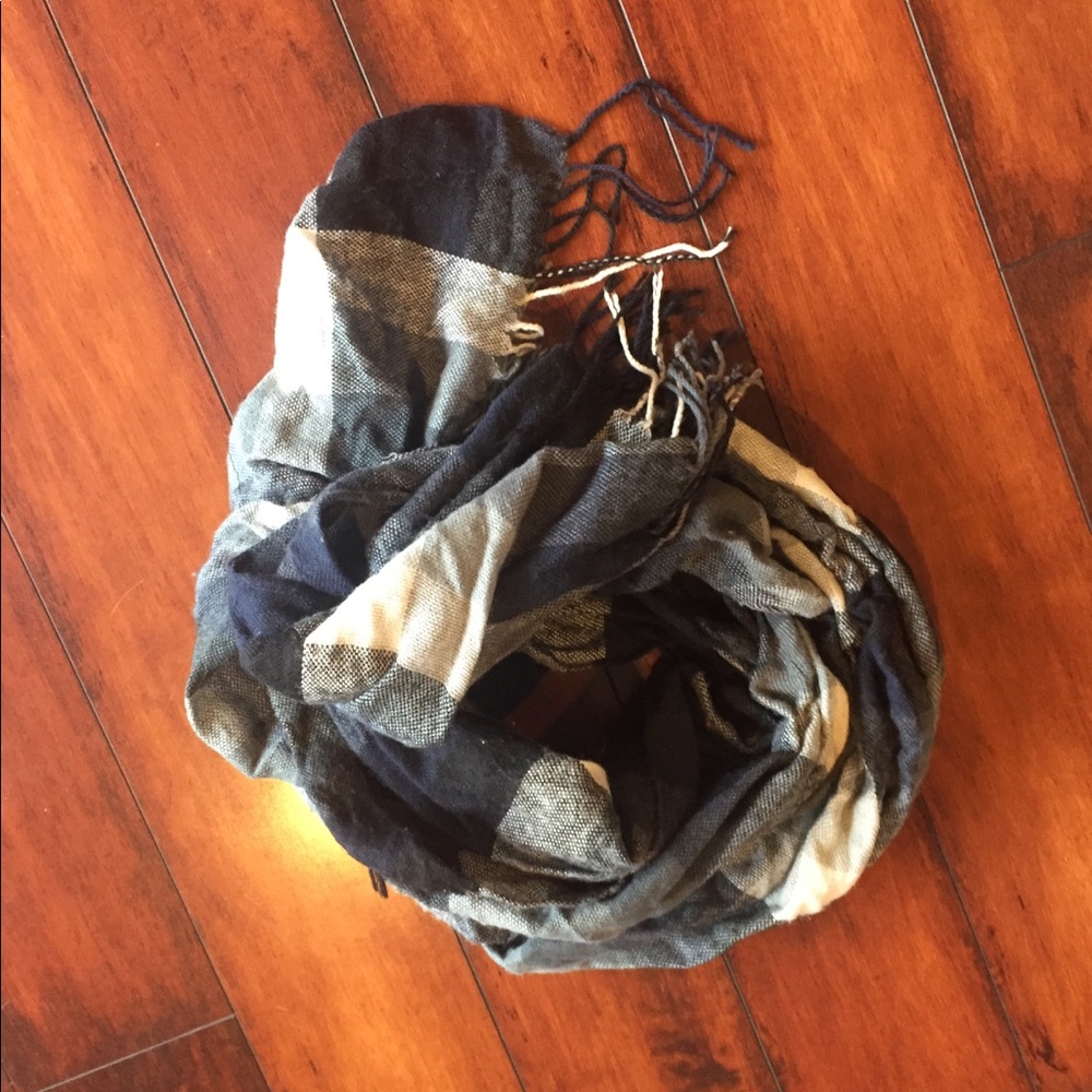 Wool scarf